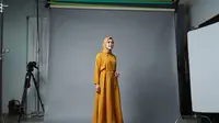 7 Model Gamis Warna Gold Modern Untuk Ibu-Ibu Usia 45 Tahun, Pilih Desain Ini untuk Tampil Stylish dan Elegan di 2025