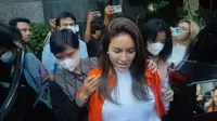 Nikita Mirzani di Polda Metro Jaya, Selasa (4/3/2025). (Dok. via M. Altaf Jauhar)