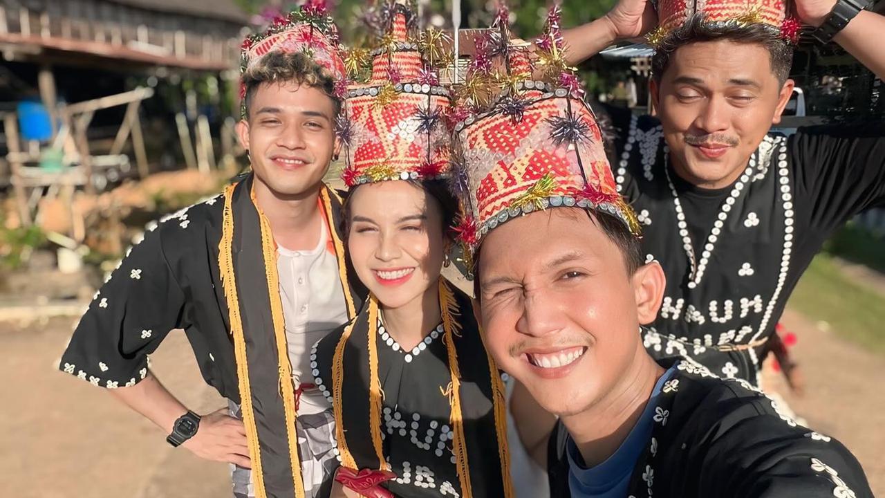 7 Potret Mayang Lucyana yang Makin ke Sini Makin Dipuji, Sibuk Syuting hingga Magang di Gedung DPR