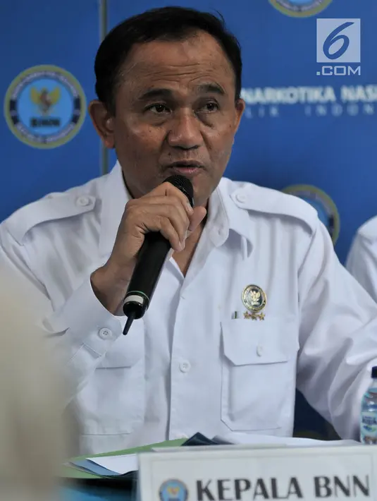 Kepala Badan Narkotika Nasional (BNN) Heru Winarko memberi keterangan saat pemusnahan barang bukti narkoba di Kantor BNN, Jakarta, Senin (10/12). BNN memusnahkan 48 kilogram sabu, 33.218 butir ekstasi, dan 229 kilogram ganja. (Merdeka.com/Iqbal Nugroho)