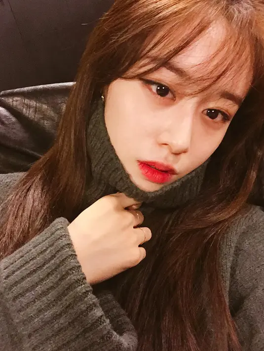 Hingga saat ini masih belum diketahui penyakit apa yang diidap Jiyeon hingga membatalkan fanmeetingnya. (instagram/jiyeon2__)