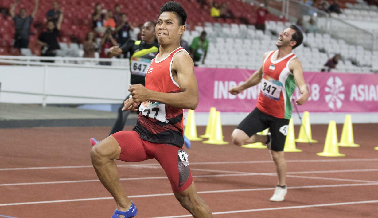 Purnomo Sapto Yogo pelari Indonesia meraih medali emas di nomor 100 meter putra klasifikasi T37 pada Asian Para Games 2018, di Stadion Utama Gelora Bung Karno Jakarta, Selasa (9/10/2018).  (Bola.com/Peksi Cahyo)
