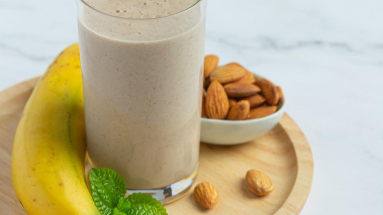 Ilustrasi Segelas Smoothie Protein