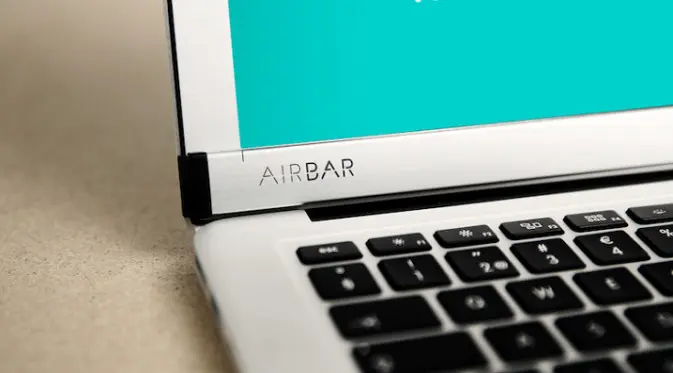 AirBar, gadget yang bisa 'menyulap' layar laptop menjadi touchscreen. (Sumber: The Next Web)