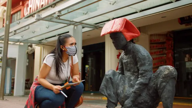 Denada memecahkan misteri saat ikutan tur di Chinatown