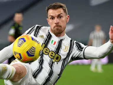 Juventus tampaknya akan melepas Aron Ramsey pada Januari mendatang untuk mendapatkan surplus karena kontraknya akan habis pada akhir musim ini. Kansnya kembali ke Liga Inggris cukup besar karena klub seperti Everton dan Newcastle tertarik mendapatkan jasanya. (AFP/Isabella Bonotto)