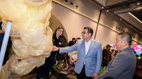 Menteri Ekraf Teuku Riefky Harsya membuka Indonesia Design Week 2025. (dok. Biro Komunikasi Kemenekraf)