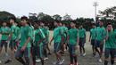 Para pemain Timnas Indonesia U-16 usai melawan Kabomania U-17 pada laga uji coba di Stadion Atang Sutresna, Jakarta Timur, Jumat (8/9/2017). Timnas U-16 menang 6-1 atas Kabomania U-17. (Bola.com/Vitalis Yogi Trisna)
