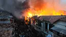 Penampakan kebakaran di kawasan padat penduduk, Jati Bunder, Tanah Abang, Jakarta, Kamis (5/3/2015). Diperkirakan sekitar 200 rumah warga hangus terbakar.(Liputan6.com/Herman Zakharia)