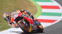 Pebalap Repsol Honda, Dani Pedrosa, menilai ban memiliki peran penting untuk meraih kemenangan di MotoGP Mugello. (EPA/Luca Zennaro)