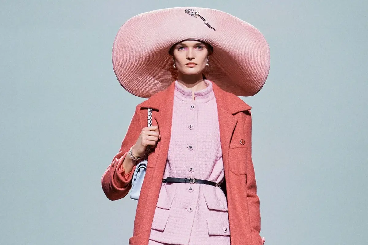 Koleksi Fall-Winter 2024 Chanel Menggemakan Fantasi Liburan di Tepi Laut Deauville Tahun 1920-an