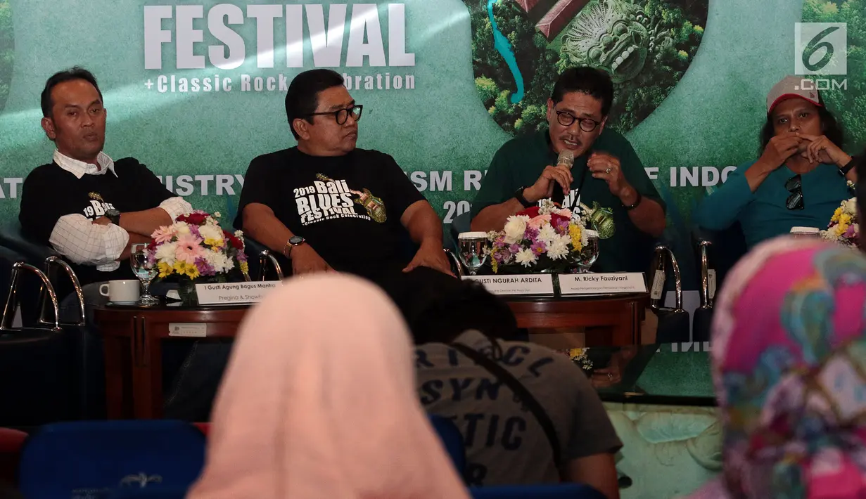 Asdep Pengembangan Pemasaran I Regional III Kemenpar M. Ricky Fauziyani (kedua kanan) memberi keterangan pers "Road to Bali Blues Festival 2019", Jakarta, Rabu (10/7/2019). Bali Blues Festival akan kembali digelar pada 13-14 Juli 2019 di Pulau Peninsula, Nusa Dua, Bali. (Liputan6.com/Johan Tallo)
