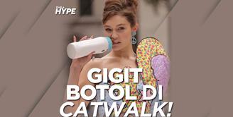 Penampilan comeback Gigi Hadid di New York Fashion Week mencuri perhatian para pecinta fashion. Seperti apa aksi Gigi Hadid? Berikut cuplikannya!