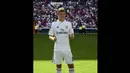 Kamis (17/7/14), Real Madrid secara resmi memperkenalkan pemain barunya, Toni Kroos di Santiago Bernabeu. (AFP PHOTO/JAVIER SORIANO)