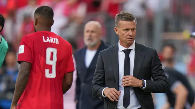 Jesse Marsch (kanan) ketika mendampingi Timnas Kanada melawan Timnas Bosnia dan Herzegovina di matchday 1 Grup B Piala Dunia 2026 di Toronto Stadium, Toronto, Kanada, Sabtu (13/6/2026) dini hari WIB.