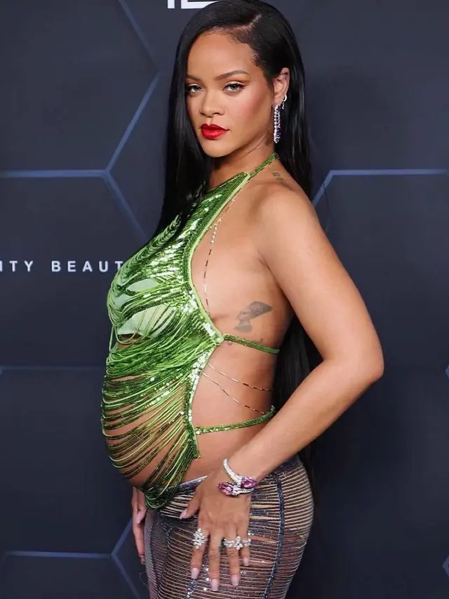 Gaya hamil Rihanna