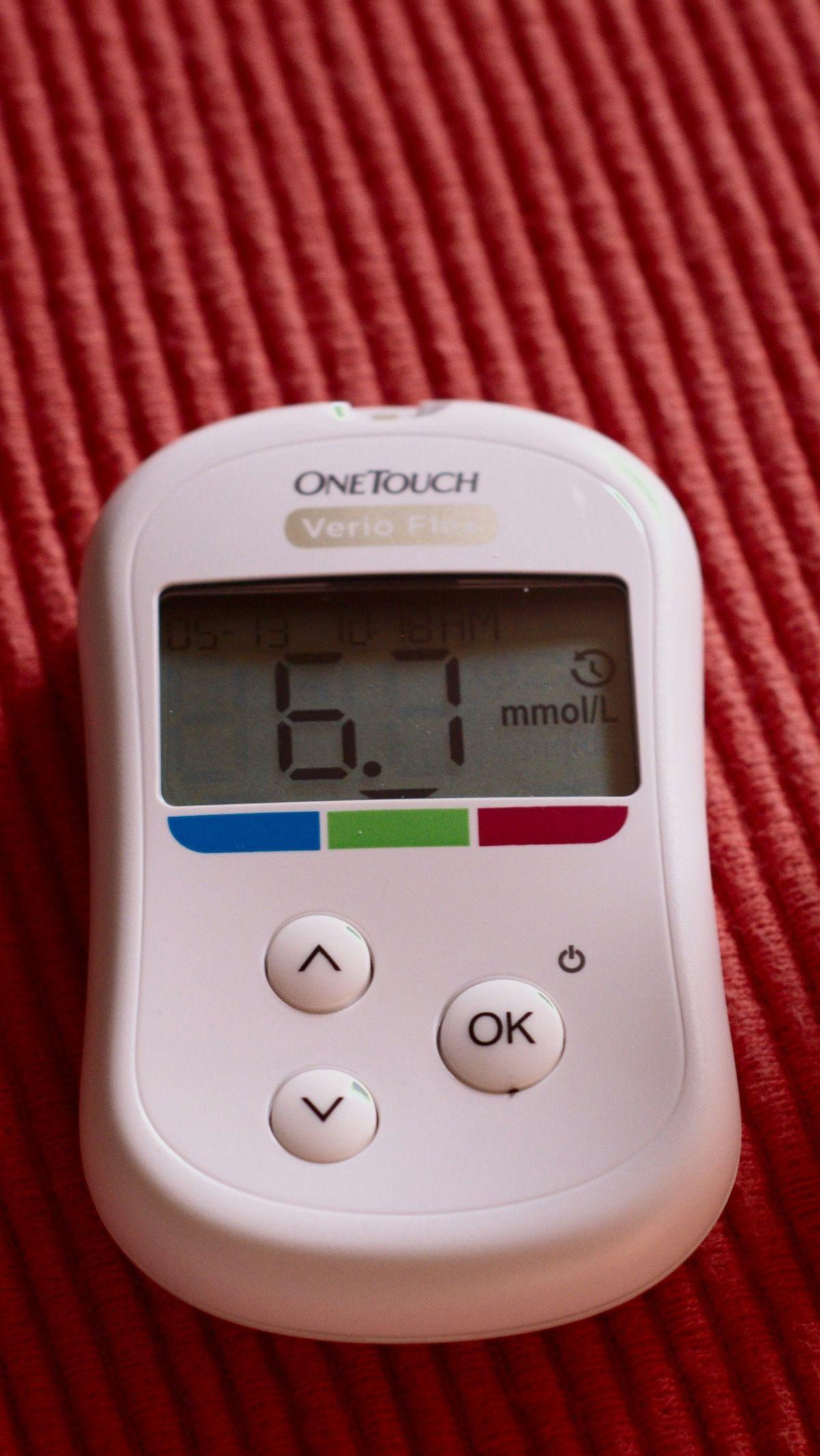 Untuk lansia, kadar gula darah masuk kategori rendah jika kadarnya 60-80 mg/dL di rentang waktu yang sama.<br>