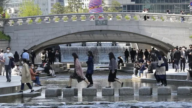 Korea Selatan hapus sebagian besar pembatasan COVID-19
