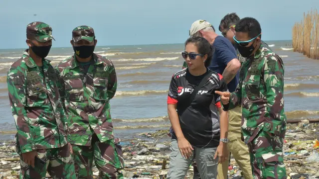 Naila Novaranti di muara Sungai Cisadane (ist)
