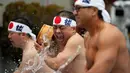 <p>Jemaat yang setengah telanjang menyiram dirinya dengan air dingin saat ritual ketahanan dingin di Kuil Shinto Kanda Myojin, Tokyo, Jepang, Sabtu (14/1/2023). Dalam ritual yang berlangsung selama dua hari dan menjadi bagian dari festival Shinto itu peserta menuangkan air dingin ke tubuh karena diyakini dapat menyucikan jiwa mereka. (AP Photo/Hiro Komae)</p>