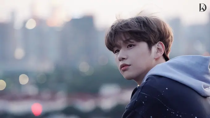 Kang Daniel. (Konnect Entertainment - 커넥트엔터테인먼트/ Naver.com - https://m.post.naver.com/viewer/postView.nhn?volumeNo=30397025&memberNo=51895834)