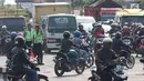 Suasana arus lalu lintas di Pos Palimanan Cirebon, Jawa Barat, Jumat (30/6). (Liputan6.com/Helmi Afandi) 