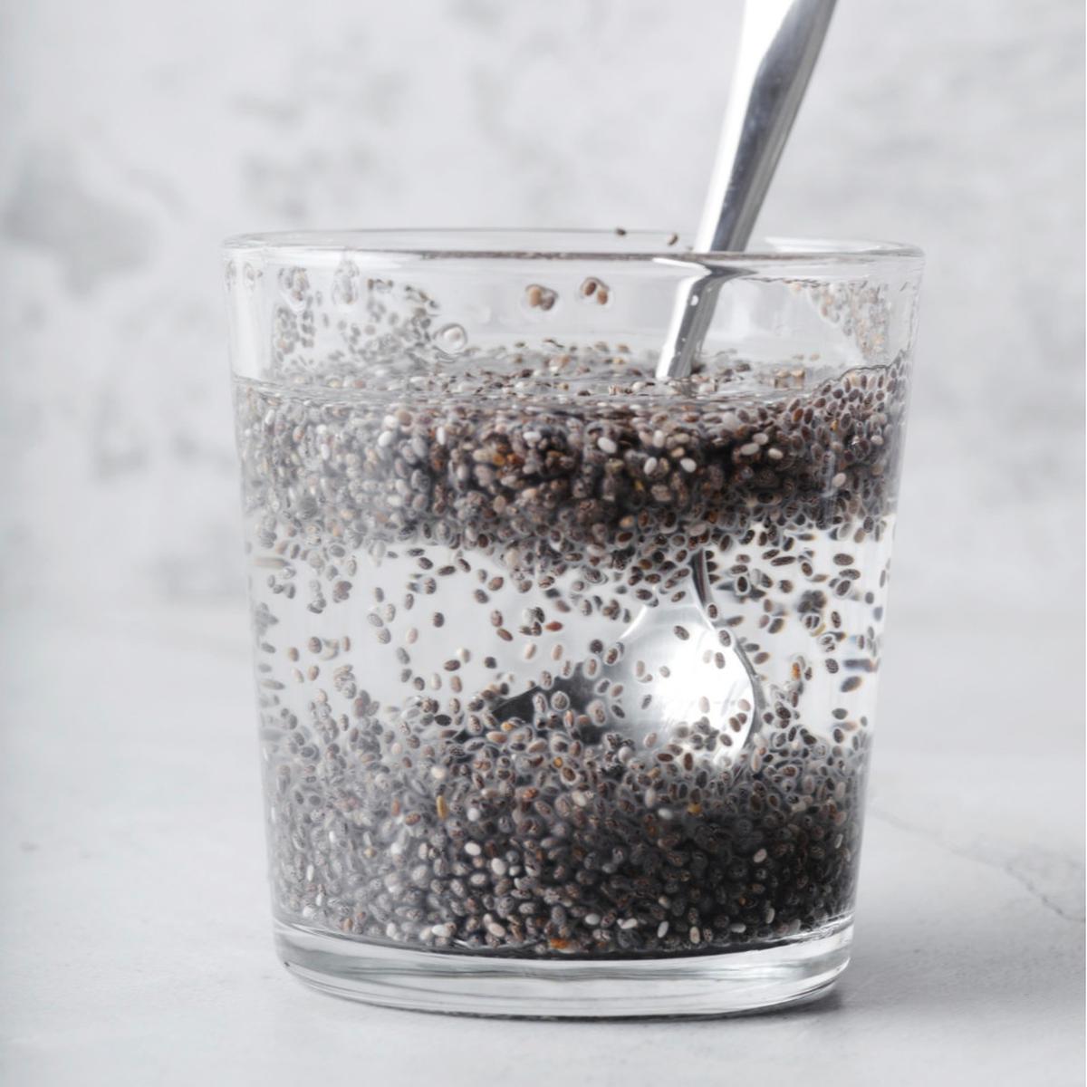 Ilustrasi Chia Seeds Direndam