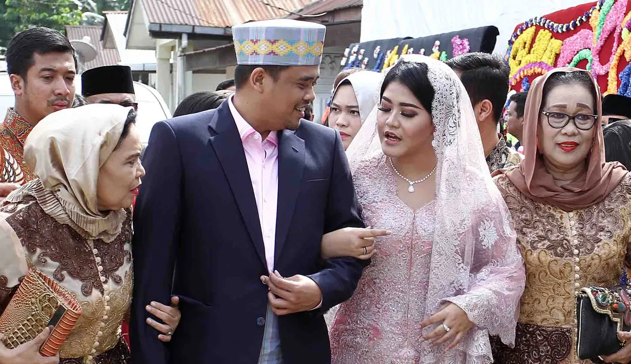 Sebagai sosok perempuan Jawa yang menikah dengan pria berdarah Sumatera, Kahiyang Ayu pun menerima gelar baru. Datang ke Medan, kampung halaman sang suami, Kahiyang resmi menyandang marga Siregar. (Deki Prayoga/Bintang.com)