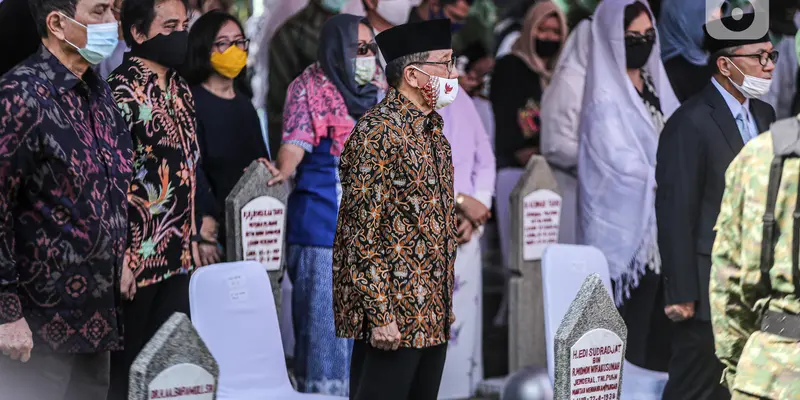 FOTO: Tokoh dan Pejabat Hadiri Pemakaman Pramono Edhie Wibowo
