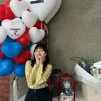 Biasa tampil dengan sleek hair, Jisoo BLACKPINK tampil manglingi di kampanye terbaru Tommy Hilfiger [@sooyaaa__]