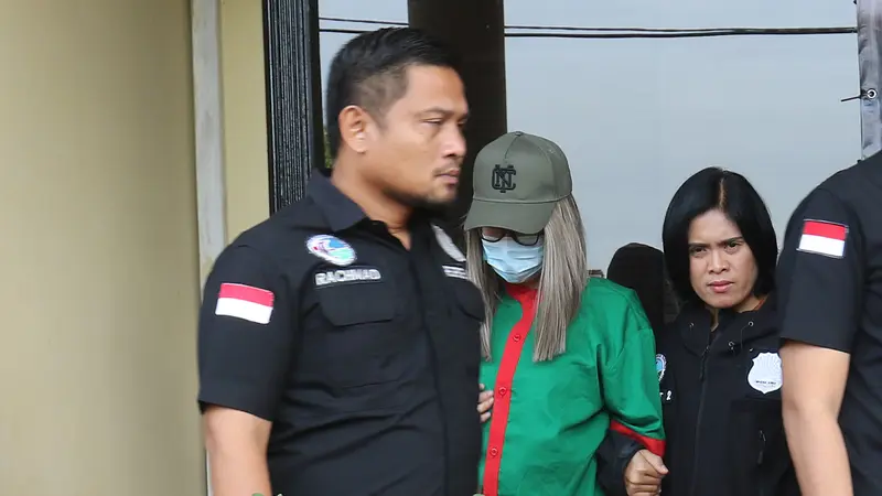 Lucinta Luna saat dirilis di Polres Metro Jakarta Barat (Liputan6.com/ Herman Zakharia)