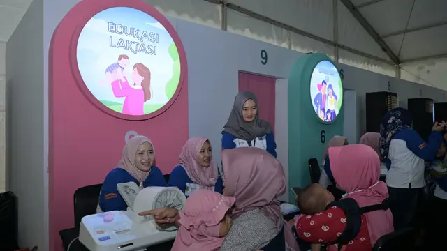 Berbagai booth yang tersedia di Milklife Festival Keluarga Sehat 2024 yang bisa diakses masyarakat di Alun-alun Kudus. (Liputan6.com/Arief Pramono)