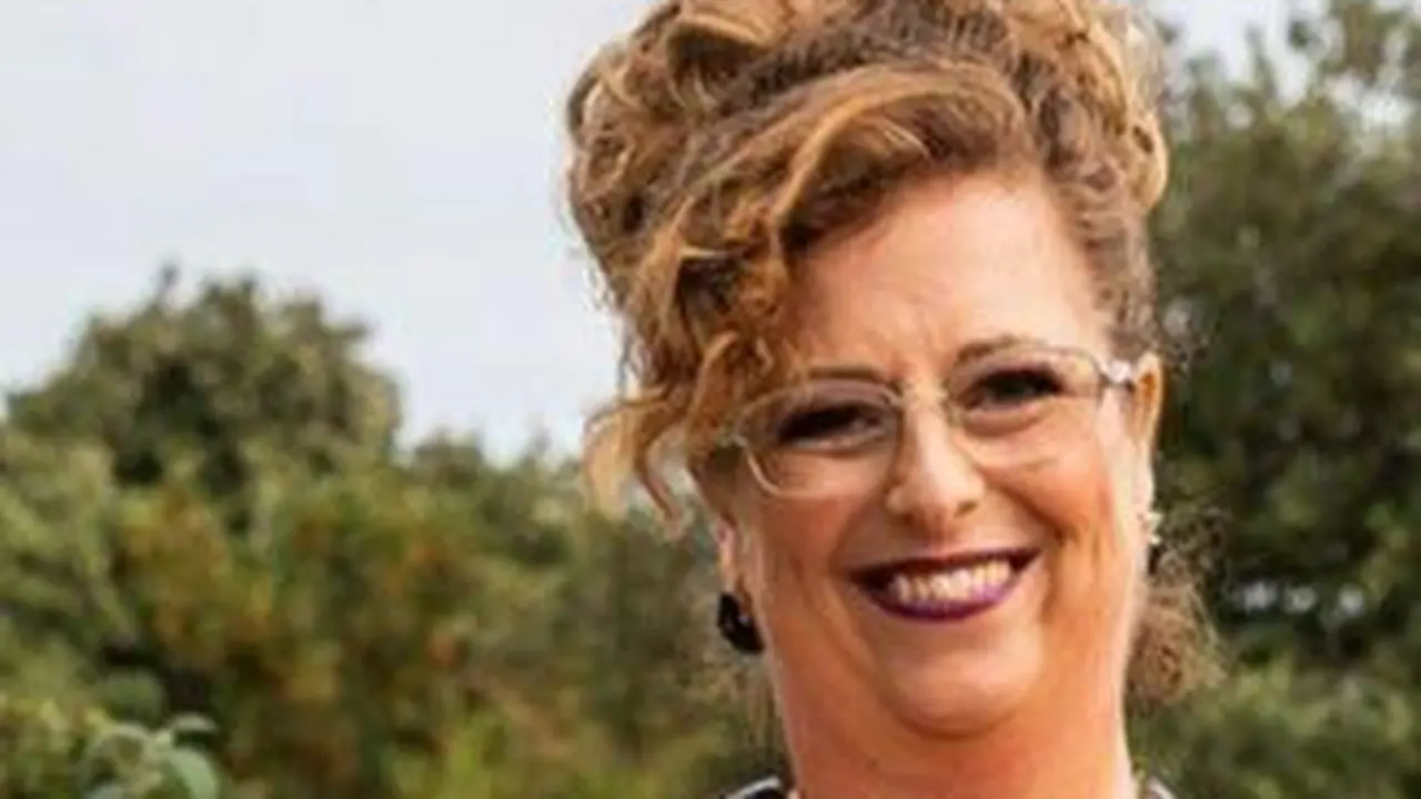 This Woman Marries Herself After Saving Money for 20 Years