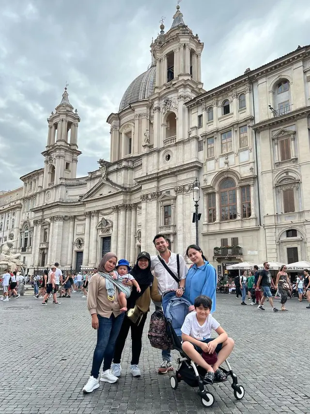 Raffi Ahmad dan Nagita Slavina (Instagram/raffinagita1717)