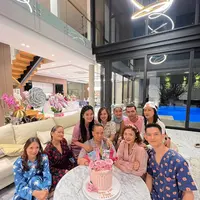 5 Potret Bahagia Ulang Tahun Titi Kamal (Sumber: instagram/titi_kamall)