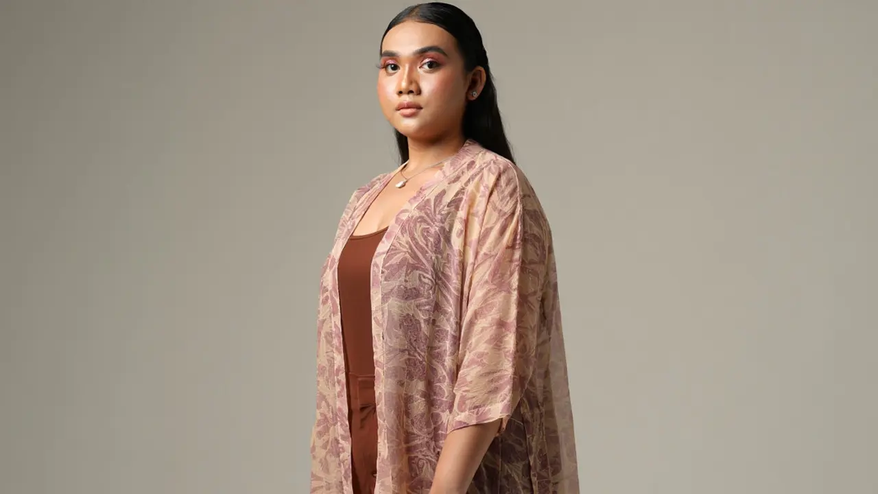 Tunik Batik untuk Orang Gemuk (Foto: Reve Art AI)