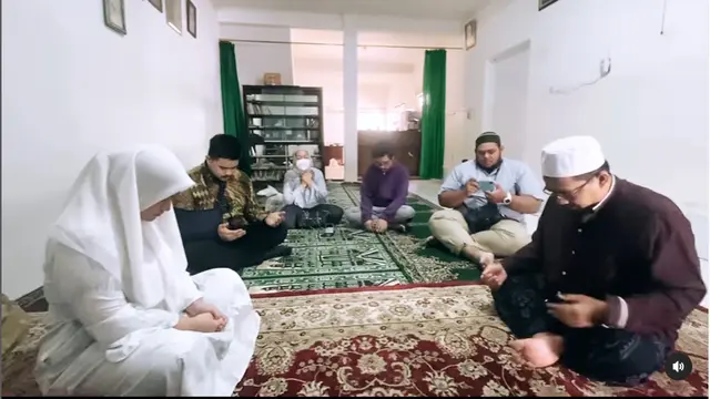 6 Momen Adik Nathalie Holscher Jadi Mualaf, Langsung Belajar Wudhu dan Sholat