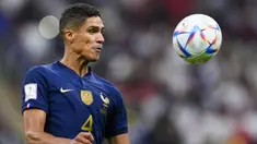 Meski menyandang status tim besar sejak era Premier League, nyatanya para pemain Manchester United masih minim berkontribusi dalam ajang antar-negara sepeti Piala Dunia. Tak banyak pemain MU yang mampu membawa negaranya lolos hingga ke partai final Piala Dunia. Tercatat, mulai edisi 2006 hingga 2022 alias 5 edisi terakhir Piala Dunia, hanya ada 5 pemain MU yang berlaga di partai final, yang didominasi para pemain Timnas Prancis. (AP Photo/Natacha Pisarenko)