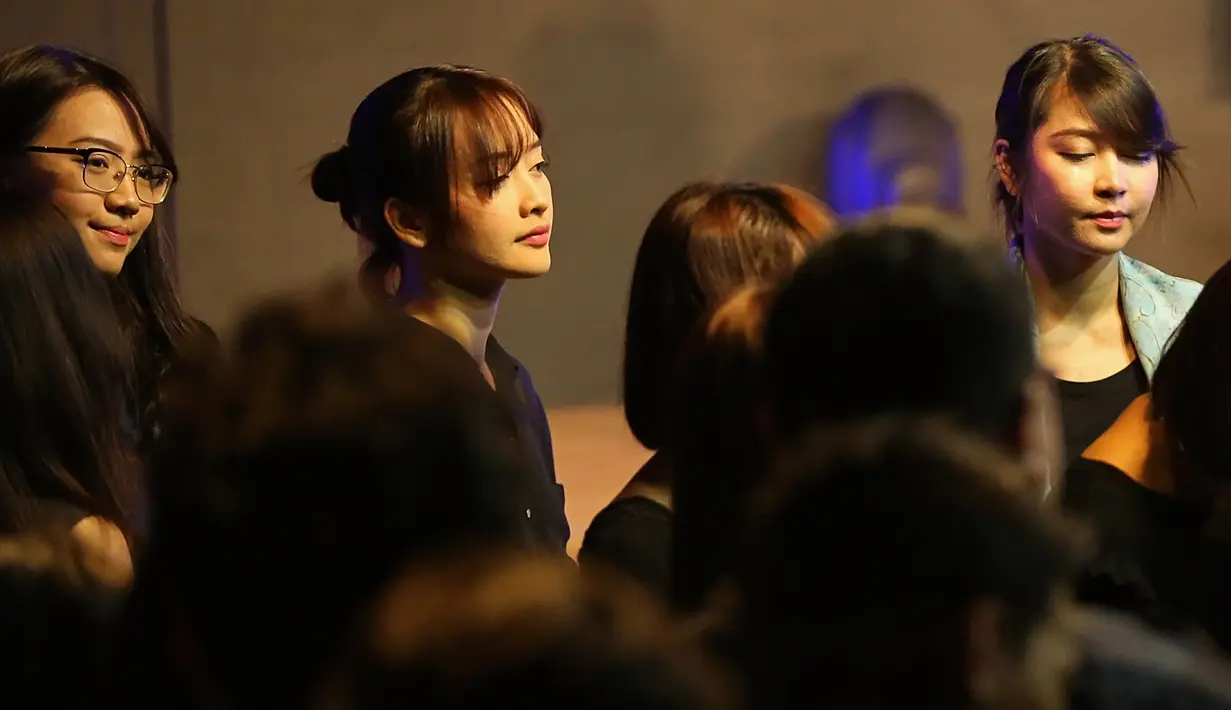 Selain itu, Jiro Inao adalah sosok yang bisa dijadikan tempat curhat para member JKT48. Inao Jiro selalu mendengarkan segala keluh kesah yang dirasakan para member. (Bambang E. Ros/Bintang.com)