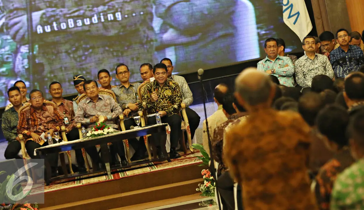 Jusuf Kalla saat menghadiri peluncuran layanan izin investasi 3 jam, Jakarta, Senin (11/1). Layanan ini merupakan terobosan pemerintah dimana investor akan menerima delapan produk perizinan plus satu surat booking tanah. (Liputan6.com/Immanuel Antonius)