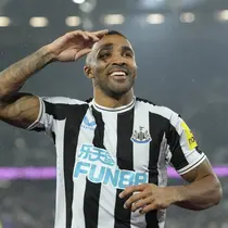 Pemain Newcastle United, Callum Wilson, melakukan selebrasi setelah mencetak gol ke gawang West Ham United pada laga Liga Inggris di London Stadium, Kamis (06/04/2023). Newcastle berhasil cukur West Ham dalam laga tunda pekan ke-7 Premier League 2022/2023. (AP Photo/Kirsty Wigglesworth)