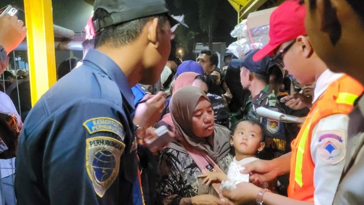 H-11 Lebaran, Arus Mudik Lebaran Situbondo Menuju Madura Padat, Tiga Kapal Feri Siap Layani Pemudik