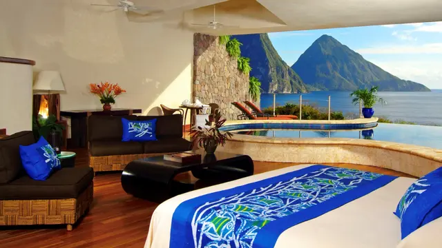 Ruangan Ini Padukan Antara Kolam Renang dan Kamar Tidur