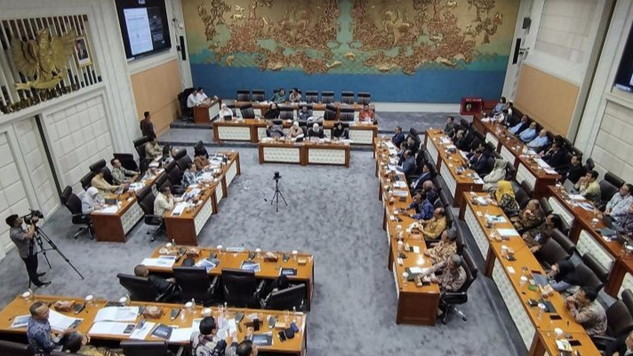 VIDEO: Panas DPR Semprot Dirut TVRI & RRI soal PHK Massal, Miris Dilakukan Jelang Ramadan