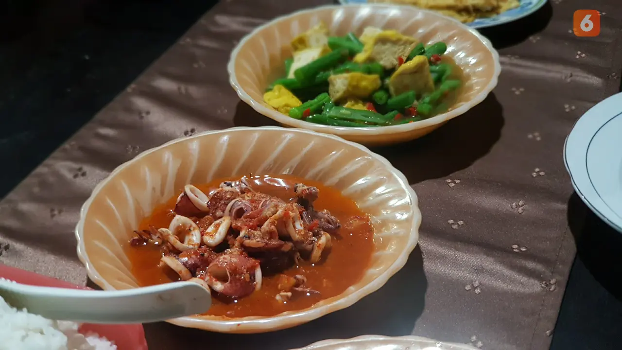 Mitos Bahwa Semua Makanan Tinggi Kolesterol Bikin Kolesterol dalam Darah Melonjak Tidak Sepenuhnya Benar. Lemak Jenuh Lebih Dominan dalam Mempengaruhi Terjadinya Kolesterol Tinggi (Foto: Aditya Eka Prawira/Liputan6.com)