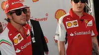 Fernando Alonso dan Kimi Raikkonen (AFP/Paul Crock)