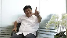 Direktur Utama Persija Jakarta, Gede Widiade, berpose usai wawancara di Spring Hill, Kemayoran, Jakarta, Jumat (14/12). Bos Persija tersebut sudah merancang persiapan serta target klub untuk mengarungi kompetisi mendatang. (Bola.com/M Iqbal Ichsan)