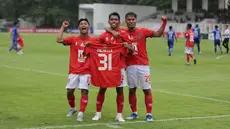 Malut United meraih tiket terakhir promosi ke Liga 1 2024/2025 mendampingi PSBS Biak dan Semen Padang setelah mengalahkan Persiraja Banda Aceh dengan skor 3-2 (1-1) lewat perpanjangan waktu pada laga leg kedua perebutan tempat ketiga Pegadaian Liga 2 2023/2024 atau playoff promosi Liga 1 2024/2025 di Stadion Madya, Senayan, Jakarta, Sabtu (9/3/2024). Ketiga gol Malut United dicetak oleh Frets Butuan (45'), Dave Mustaine (104') dan Jose Wilkson (115'). Sementara Persiraja yang sempat dua kali unggul duluan hanya mampu mencetak dua gol lewat Zikri Ferdiansyah (32') dan Ramadhan (91'). (Bola.com/Abdul Aziz)