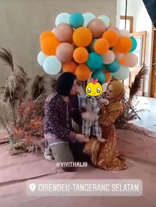 6 Gaya Pemotretan Cut Meyriska dan Roger Danuarta Bareng Anak, Kompak