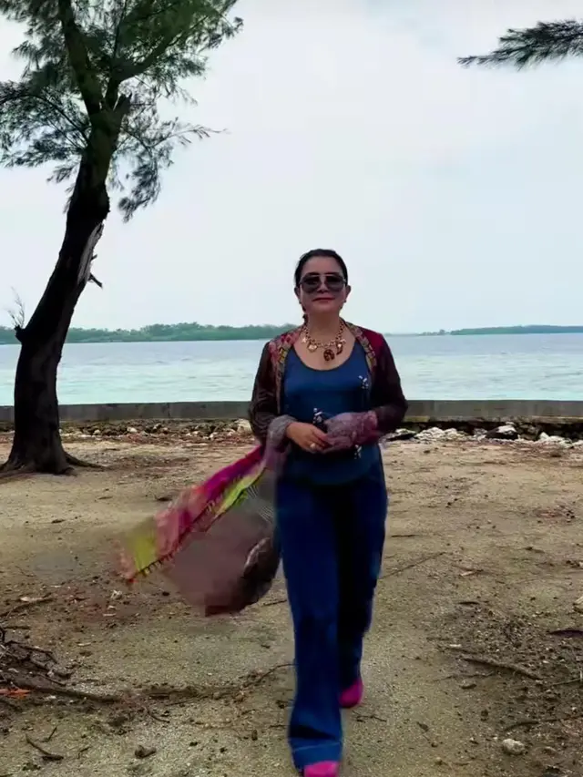 Potret Terbaru Mayangsari Liburan Bareng Keluarga. (instagram/mayangsari_official)